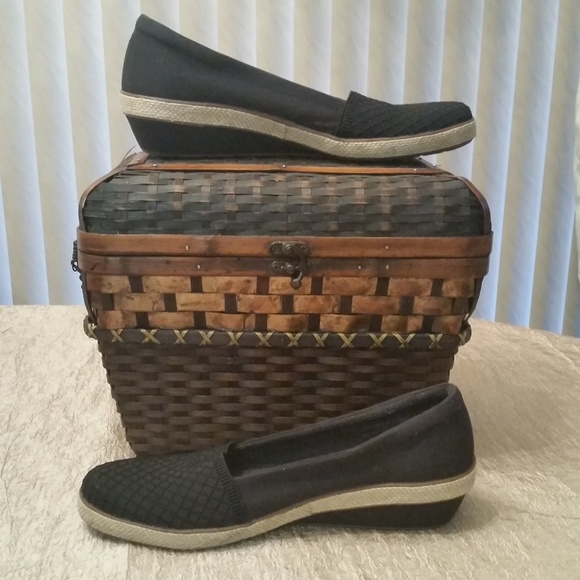 grasshopper lily wedge